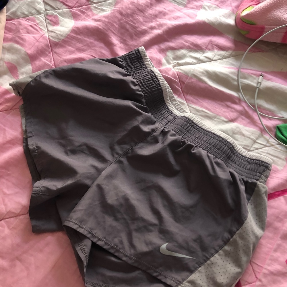 GRAY NIKE SHORTS - Picture 7 of 7